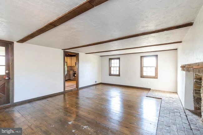 Building Photo - 211 Gale Ln