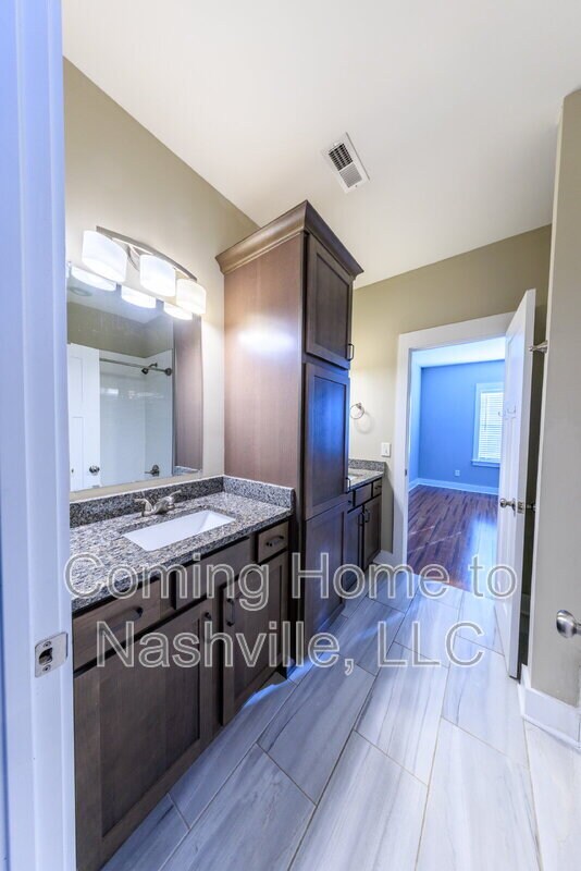 Building Photo - 2221 24th Ave N