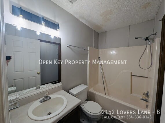 Building Photo - 2152 Lovers Ln