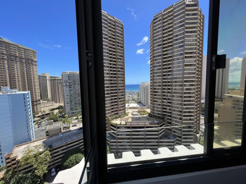 Building Photo - 343 Hobron Ln