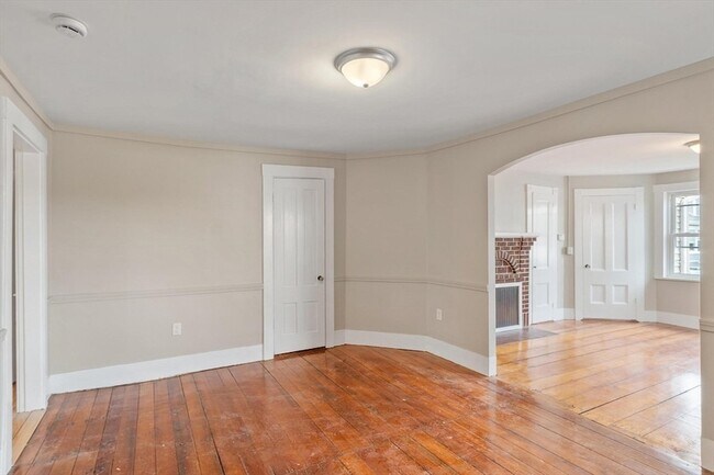 Building Photo - 20 School St