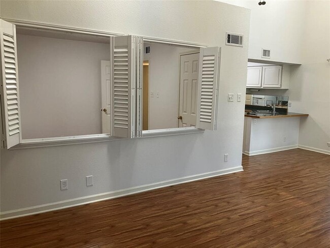 Building Photo - 3809 Spicewood Springs Rd