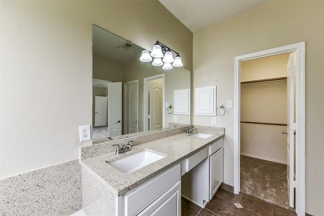 Building Photo - 9127 Willow Crossing Dr