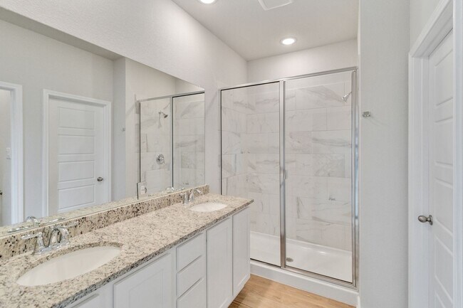 Building Photo - Brand New Luxury Duplex Available Today