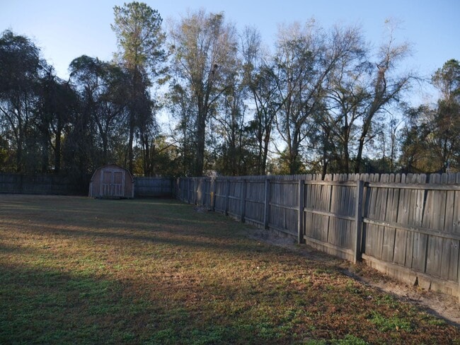 Building Photo - Three bedroom!
