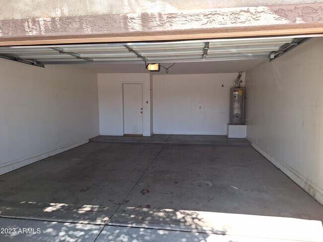 Building Photo - 16212 W Custer Ln
