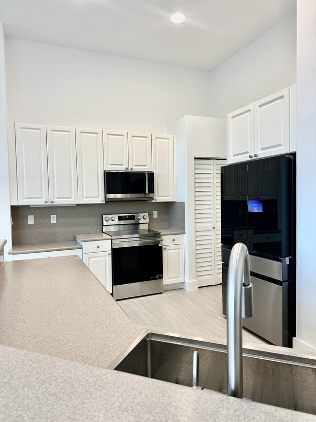 Building Photo - 10216 Lexington Estates Blvd