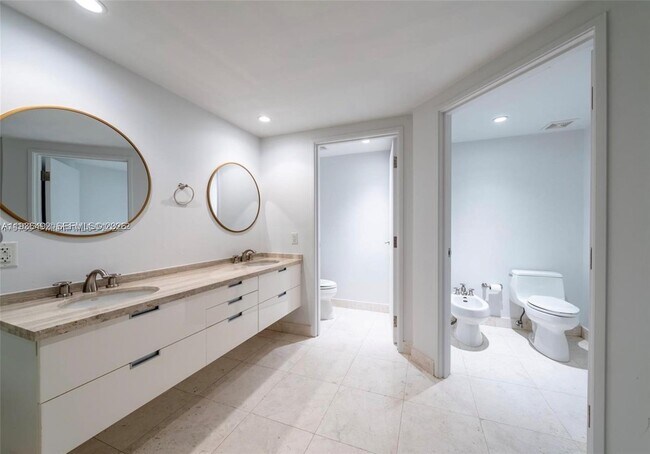 Building Photo - 9401 Collins Ave