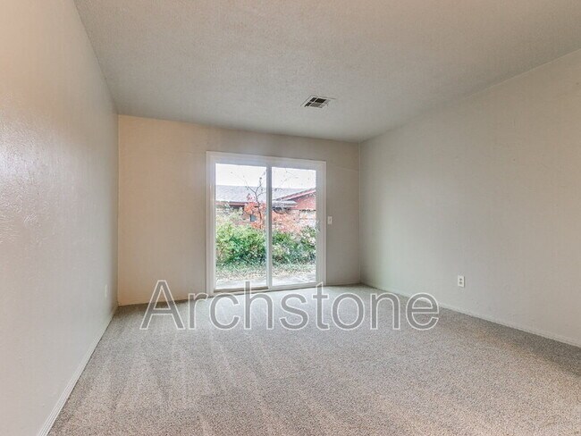 Building Photo - 401 NW 86th St