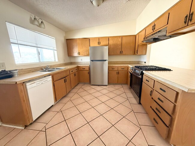 Building Photo - Move in ready/ 2 bedroom 1 bath