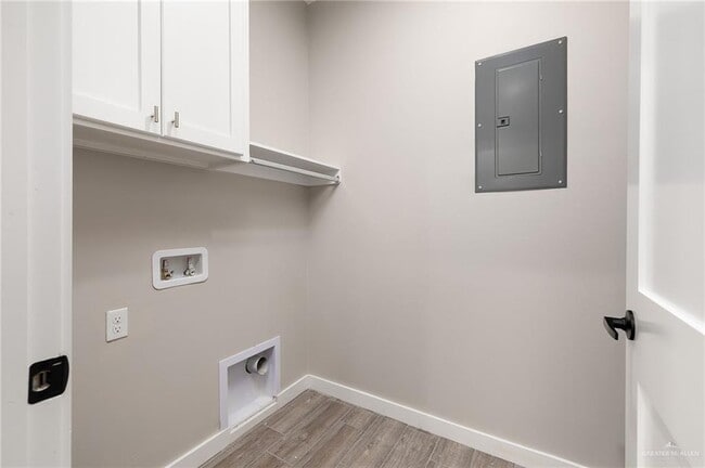 Building Photo - 16 Primrose Dr