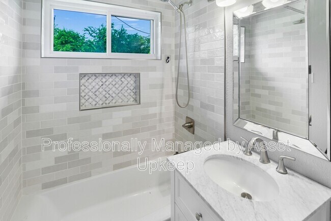 Building Photo - 1223 Dumont Dr