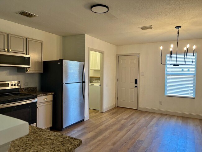 Building Photo - QUAIL