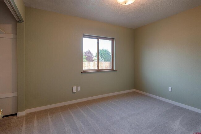 Building Photo - 64251 N Ramona Rd