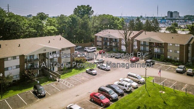 Building Photo - 9401 Doral Ct