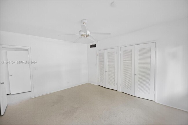 Building Photo - 1100 N Shore Dr