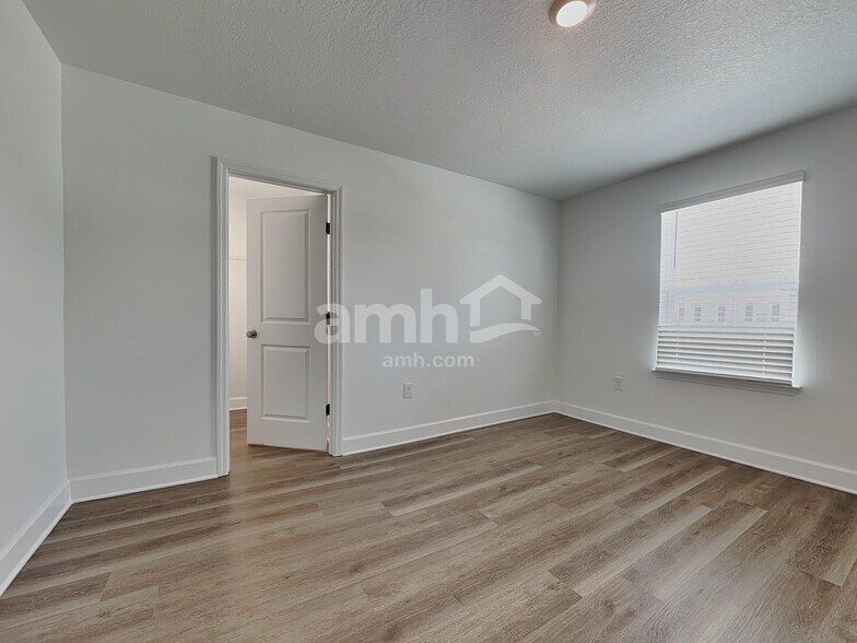 Building Photo - 16467 Cheyanne Ct