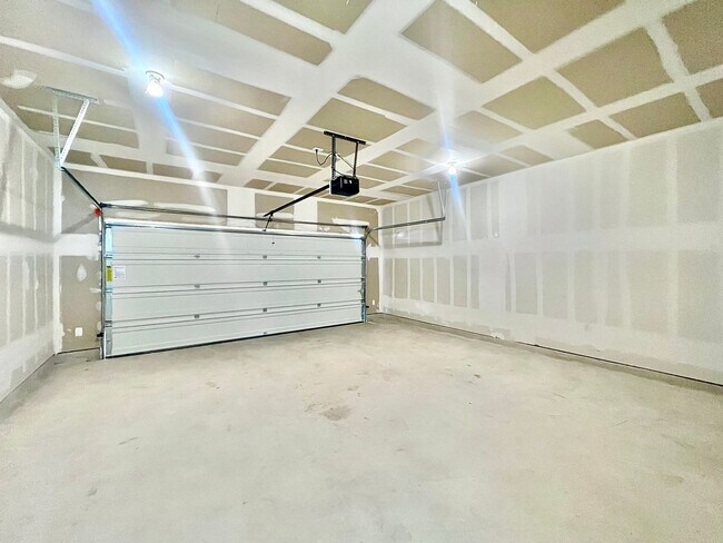 Building Photo - 14346 Elkhorn Crest