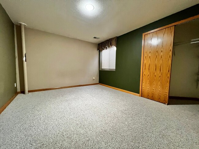 Building Photo - Stunning 4-Bedroom, 4-Bathroom Home in Sou...
