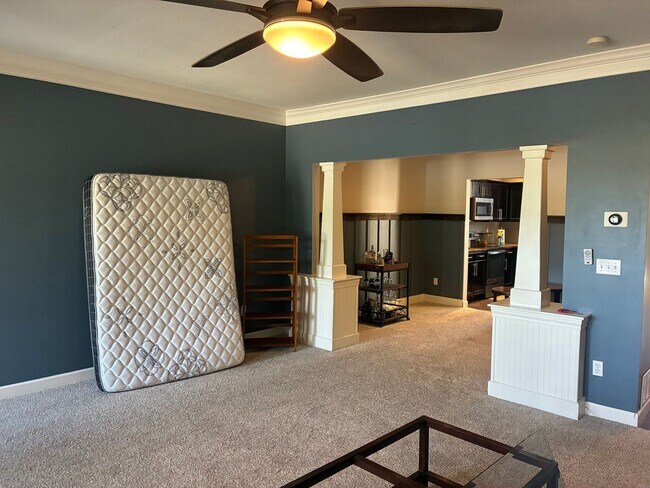 Building Photo - 4207 Gladden Ln