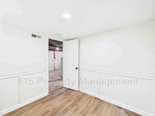 Building Photo - 11214 E Lexington Ave