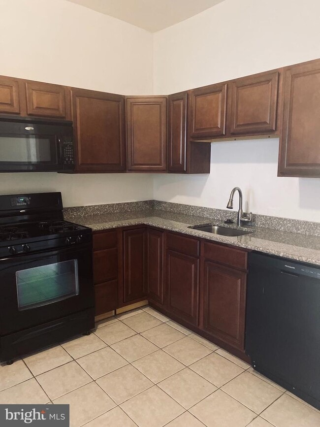 Building Photo - 810 N Calvert St