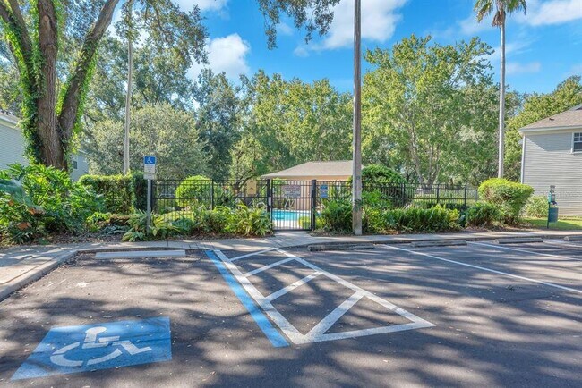 Building Photo - 2231 Golden Oak Ln