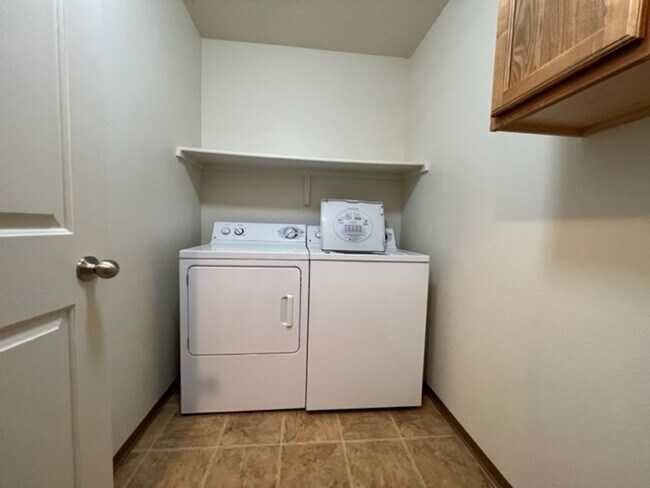 Building Photo - 2944 W Marbeth Ct