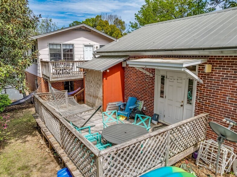 Building Photo - 220 Rivoli Rd