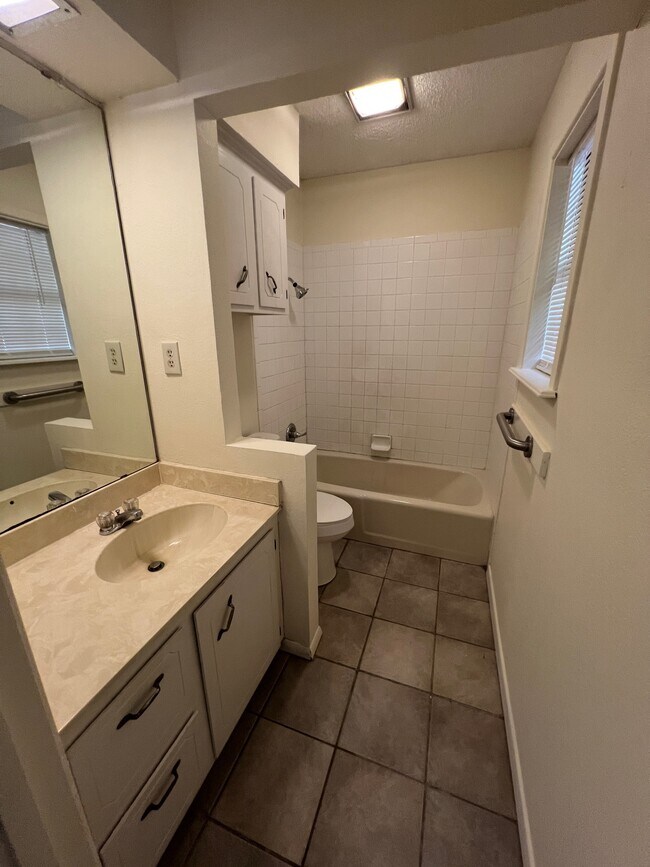 Building Photo - 3209 Hastings Crossing Rd