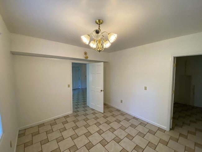 Building Photo - Three Bedroom Two Bathroom Home available in Blacksburg