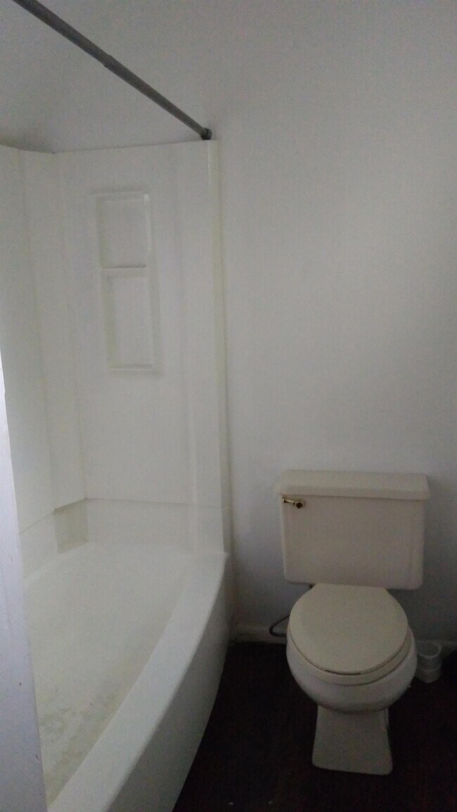 Building Photo - 1618 Dewey Ave