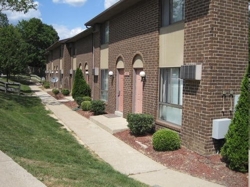 Building Photo - Pinehurst Place