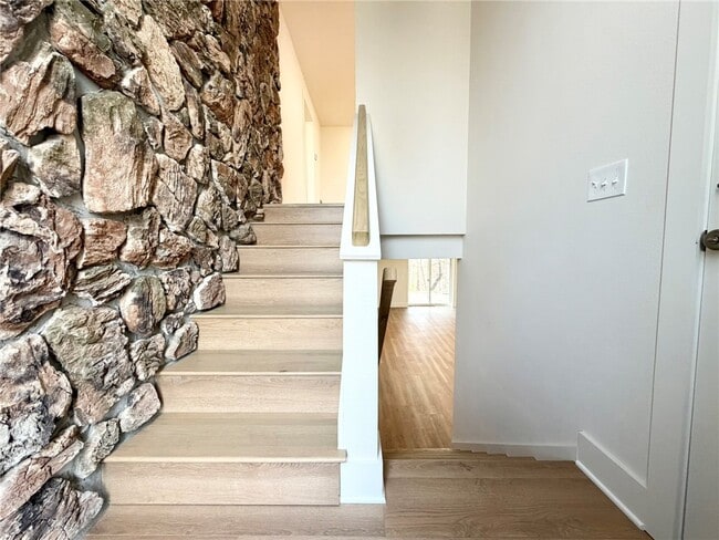 Building Photo - 14911 Dutchmans Dr