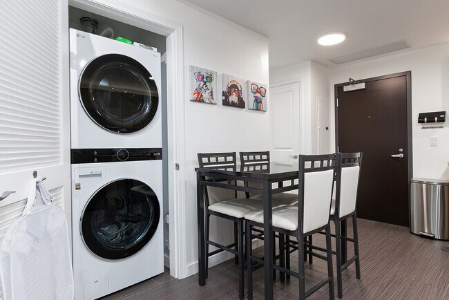 Building Photo - 1431 Pacific Hwy