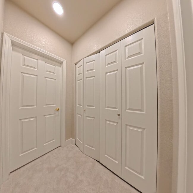 Building Photo - Beautifully Renovated 2nd-Floor Condo in Prime Location