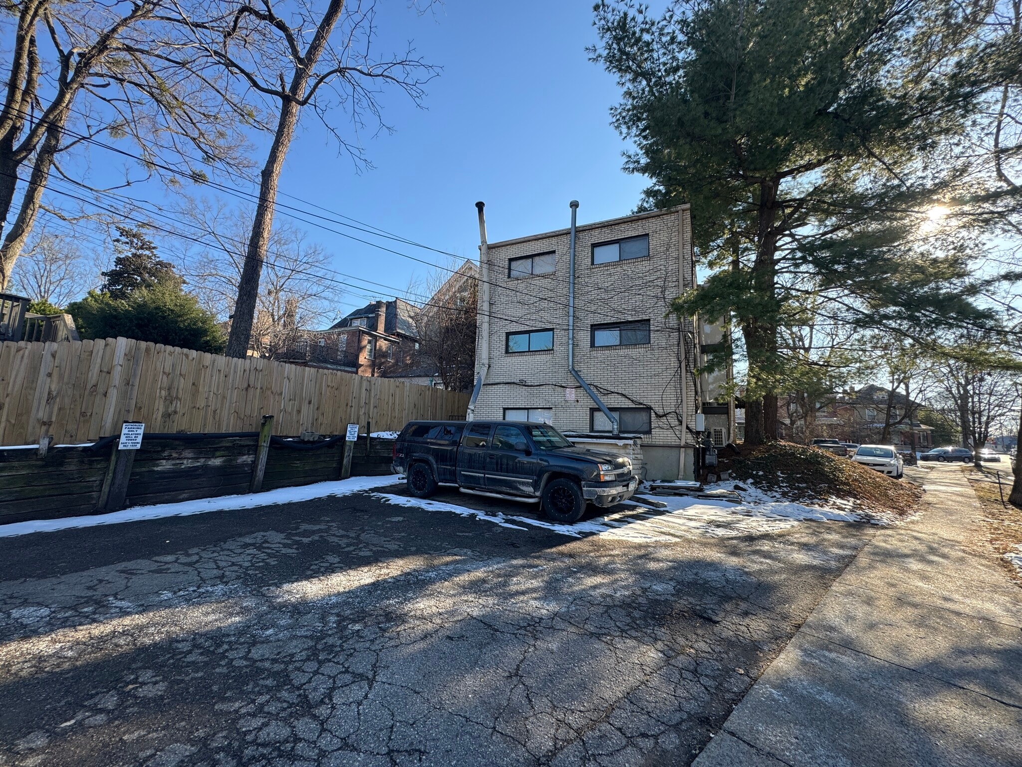 Building Photo - 1301 Cherokee Rd