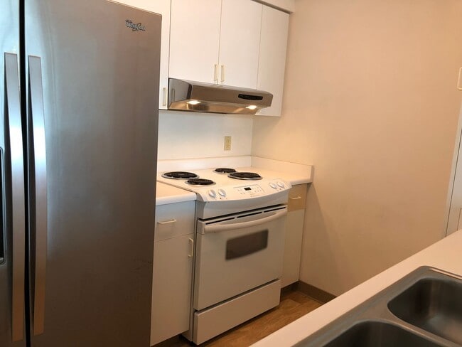Building Photo - Breathtaking mountain view, 1 bdrm, 1 bath...