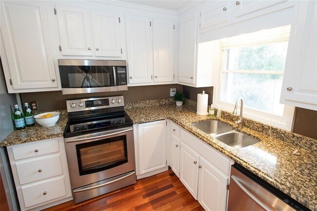 Building Photo - 470 Forestgate Ct