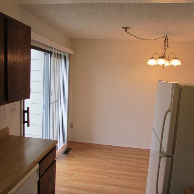 Dining area with patio door - 2151 Frances St