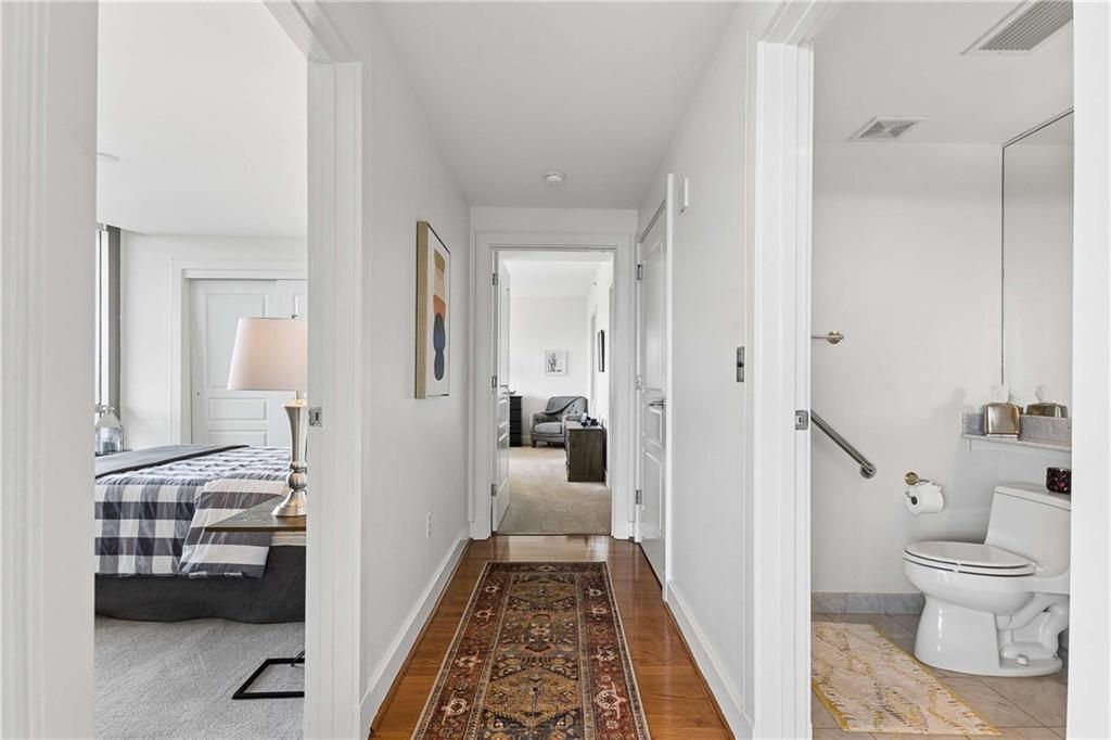 Building Photo - 700 Park Regency Pl NE