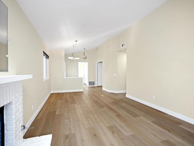 Building Photo - Harbor Pointe - Carlsbad gated community less than one mile to the beach