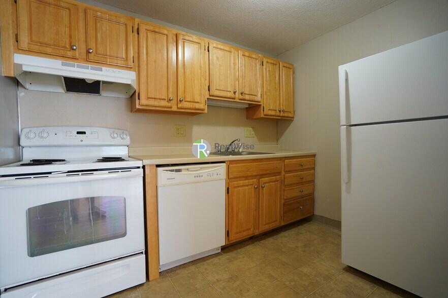 Building Photo - 122 Dustin St