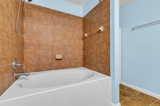 Building Photo - 1608 Pointe Leone