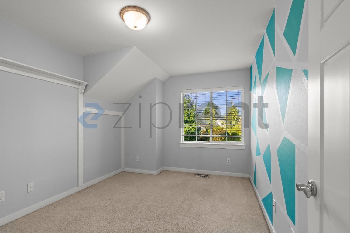 Building Photo - Unit