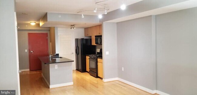 Building Photo - 1117 10th St NW