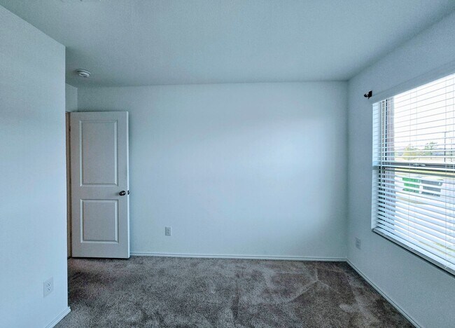 Building Photo - 2828 Eppright Dr