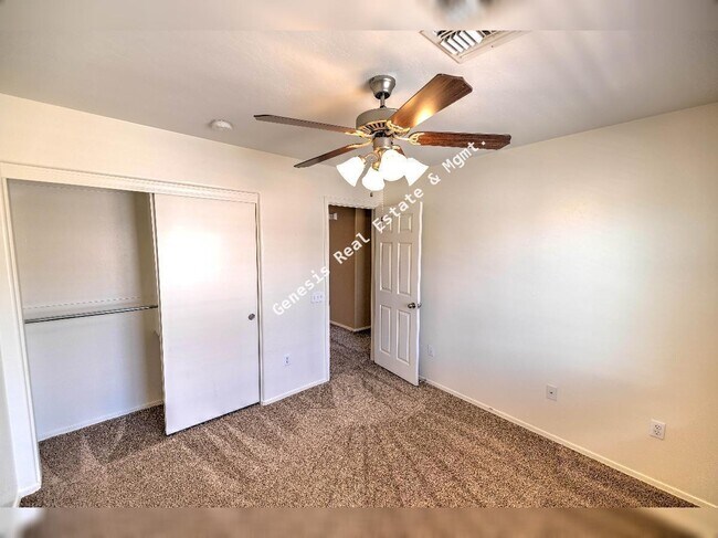 Building Photo - Three Bedroom in Southeast Tucson