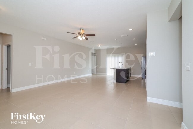 Building Photo - 720 Martin Ln