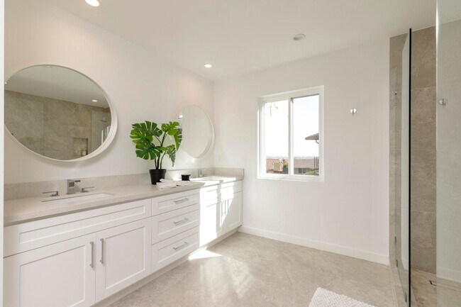 Building Photo - **3900 Paseo De Las Tortugas Torrance** Spacious 4 bedroom 3 bath with beautiful view!